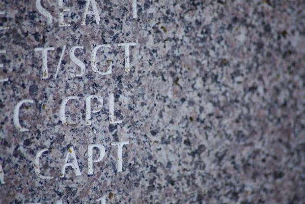 Forny dit udendørsområde med granitskærver